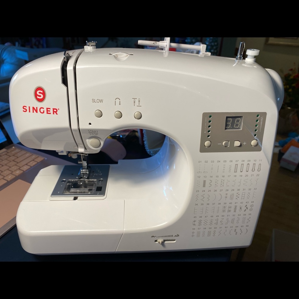 Singer Sewing Machine 4166 Electronic 66-Stitch